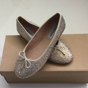 Steve Madden Blossoms-R Champagne Sz 7 Ballet flat  Decorative rhinestone NWOT